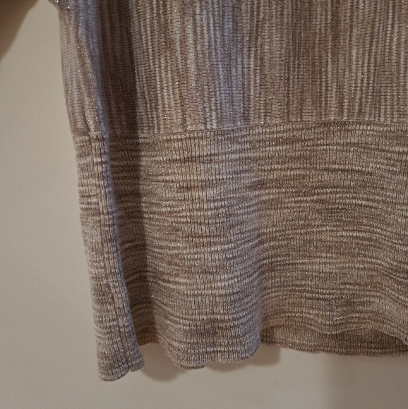 Chico's dolman wide sleeve lightweight pull on top - Picture 3 of 4